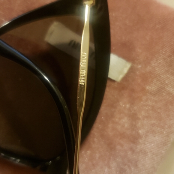 Miu miu cateye sunglasses 🕶 - Picture 6 of 9